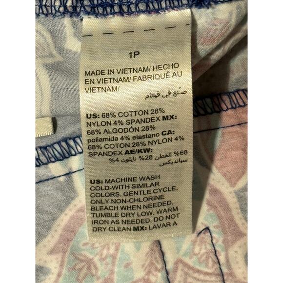 Chico's Luxe Floral Print Utility Cropped Pants, Size 1P - Picture 7 of 7